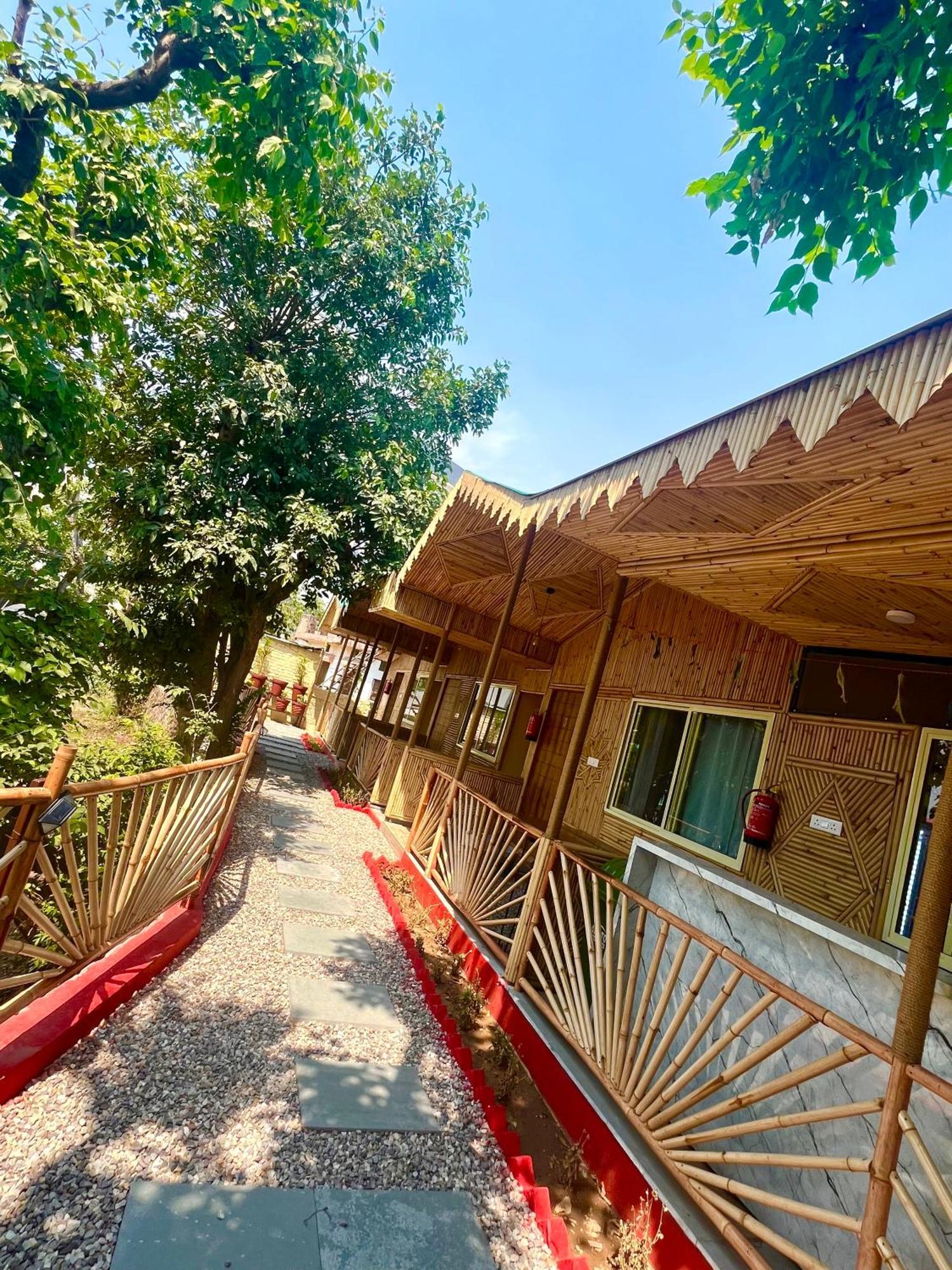 Bamboo Garden Cottages And Cafe Ришикеш Экстерьер фото